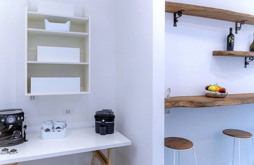 Ercolano Apartment | Room 'Camera Deluxe Vicino Agli Scavi' with Mountain View, Wi-Fi and Air Conditioning
