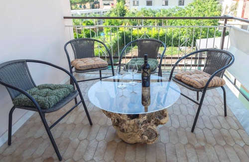 Ercolano Apartment | Room 'Camera Superior Con Balcone' with Mountain View, Wi-Fi and Air Conditioning