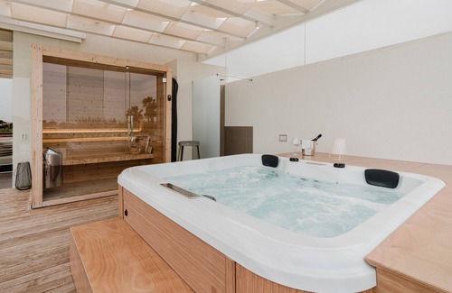 Marsala Apartment | Room 'Casa Umeli Cerasuola' with Shared Terrace, Wi-Fi and Air Conditioning
