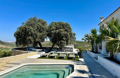 Setenil de las Bodegas Apartment | Room 'Cave 3' with Mountain Views, Private Pool and Wi-Fi
