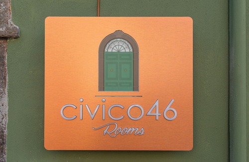 Santa Maria di Licodia Apartment | Room 'Civico 46 - Yellow' with Shared Terrace, Wi-Fi and Air Conditioning
