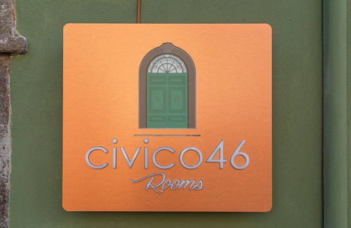 Santa Maria di Licodia Apartment | Room 'Civico 46 - Yellow' with Shared Terrace, Wi-Fi and Air Conditioning