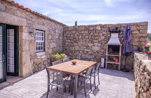 Sortelha Apartment | Room 'Cofre' with Mountain View, Wi-Fi and Air Conditioning