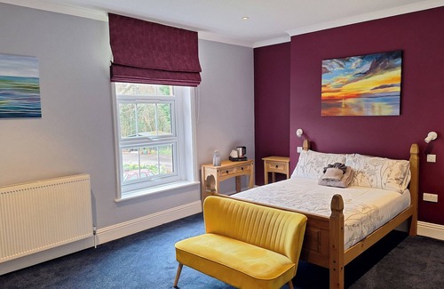 Cranleigh House | Room-comfortable and Spacious - Guest Ro