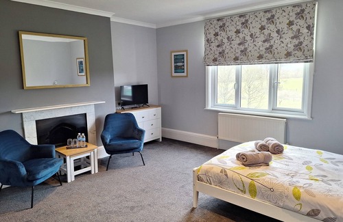 Cranleigh House | Room-comfortable and Spacious With Beaut