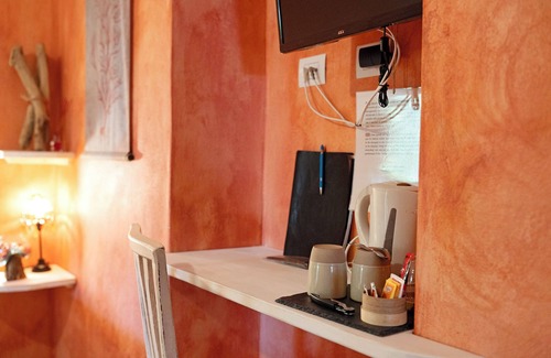 Moneglia Apartment | Room 'Corallo' with Private Terrace, Wi-Fi and Air Conditioning