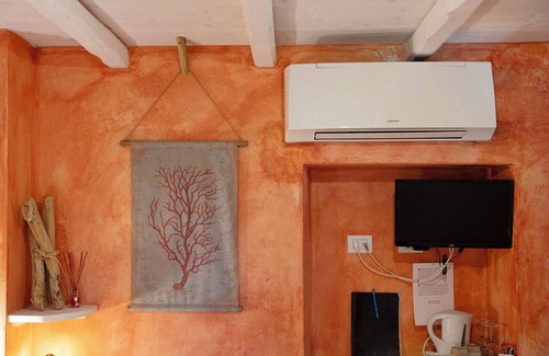 Moneglia Apartment | Room 'Corallo' with Private Terrace, Wi-Fi and Air Conditioning