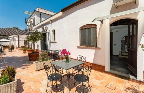 Trappitello Apartment | Room 'Cosimo' with Mountain View, Wi-Fi and Air Conditioning