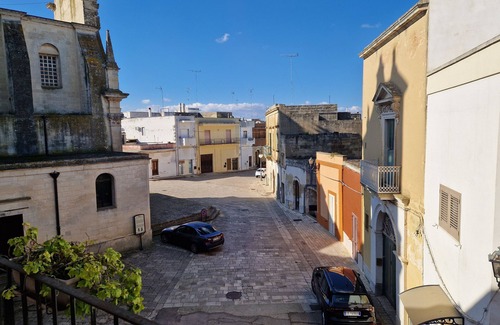 San Donato di Lecce Apartment | Room 'Costantini - Rosa' with Shared Terrace, Wi-Fi and Air Conditioning