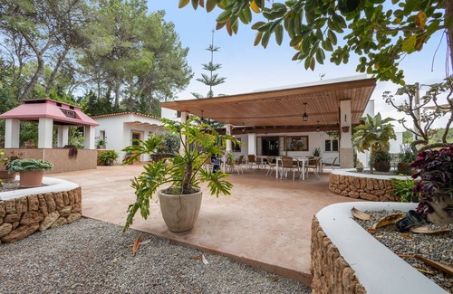 Santa Eulalia del Rio Apartment | Room 'Doble - 2' with Mountain View, Wi-Fi and Air Conditioning
