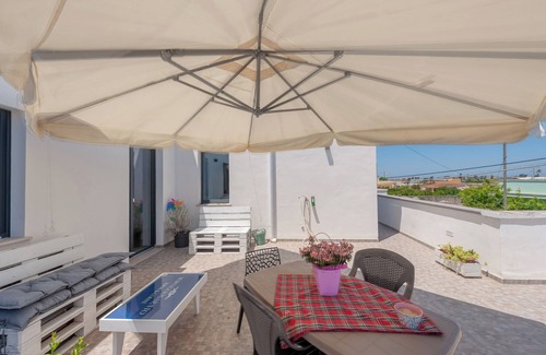 Squinzano Apartment | Room 'Donna Riccia' with Shared Terrace, Wi-Fi and Air Conditioning