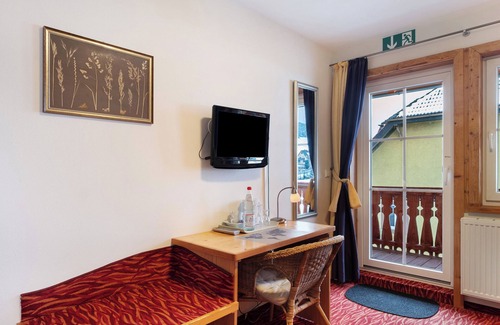 Sankt Georgen im Schwarzwald Apartment | Room 'Doppelzimmer Mit Balkon 29' with Shared Garden, Balcony and Wi-Fi