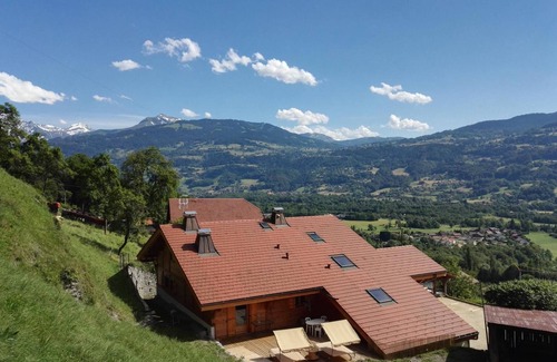 Sallanches Apartment | Room 'Double Room - PRM' with Mountain View and Wi-Fi
