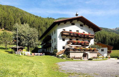 Valle Aurina Apartment | Room 'Ederhof 6' with Mountain View, Shared Terrace and Wi-Fi