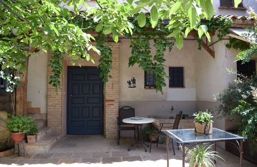 Consuegra Apartment | Room 'El Hogar' with Shared Pool, Shared Garden and Wi-Fi