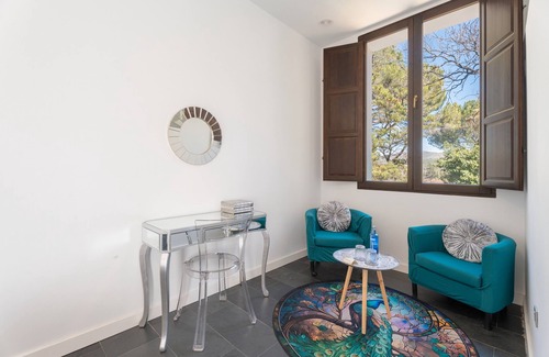 Navajas Apartment | Room 'Esmeralda' with Mountain View, Wi-Fi and Air Conditioning