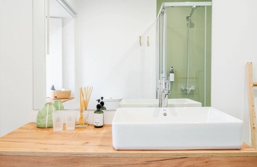 Fortios Apartment | Room 'Familiar' with Shared Pool, Wi-Fi and Air Conditioning