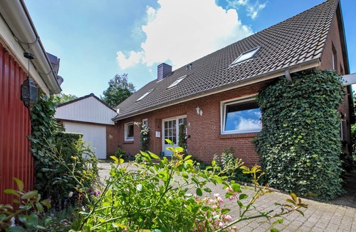 Olderup Apartment | Room 'Ferienappartement Lillesoster' with Shared Terrace, Shared Garden and Wi-Fi