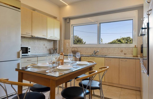Spata-Artemida Apartment | Room 'First Floor Master Bedroom' with Shared Terrace, Wi-Fi and Air Conditioning