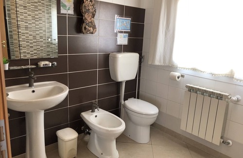 Dese House | Room for 2-3 pers. with private bathroom.