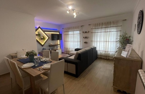 Palhais Apartment | Room for 2 people with WC Living Room and Kitchen