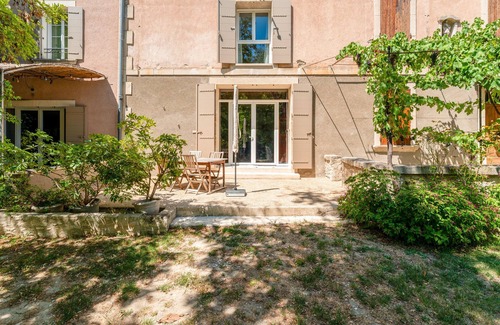 Les Angles Apartment | Room 'Gérard' with Shared Terrace, Shared Garden, and Air Conditioning