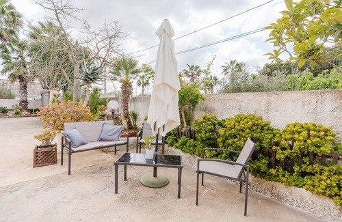 Marsala Apartment | Room 'Giovanna' with Shared Terrace, Wi-Fi and Air Conditioning