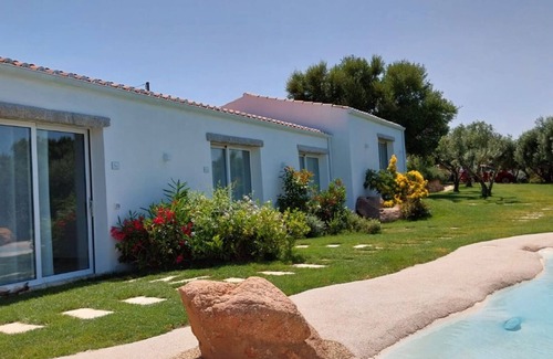 Su Canale Apartment | Room 'Hibiscus' with Mountain View, Wi-Fi and Air Conditioning