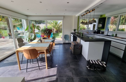 Ploeren Bed & Breakfast | Room 'Hoëdic' with shared terrace, Wi-Fi and air conditioning