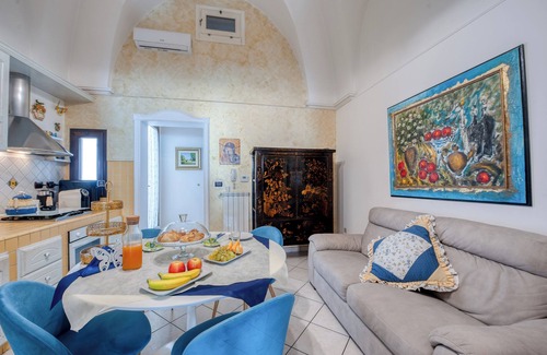 Salice Salentino Apartment | Room 'Il Geco - Blu' with Shared Terrace, Wi-Fi and Air Conditioning