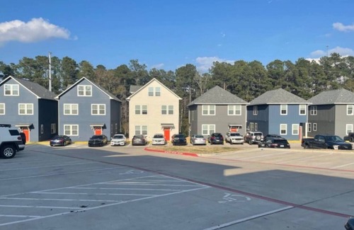 Huntsville Cottage | Room in a shared cottage near University Plaza Shopping Center