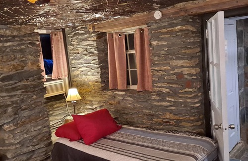 Harpers Ferry House | Room In Central Historic Downtown -River View West