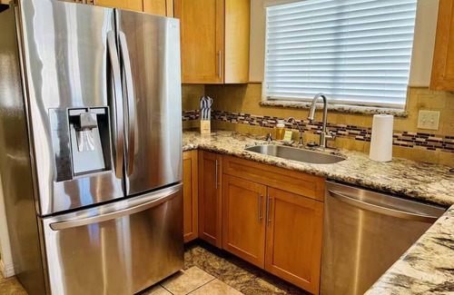 Summerlin House | Room in Cheerful 2-bed House - Shared bathroom