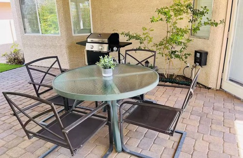 Summerlin House | Room in Cheerful 2-bed House - Shared bathroom