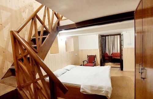 The Mall Road House | Room in Lodge - Duplex Suite 1 - Enjoy Your Ultimate Workations