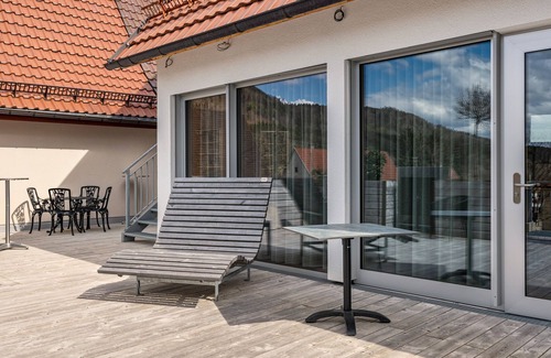 Lautlingen Apartment | Room 'Josef' with Shared Terrace and Wi-Fi