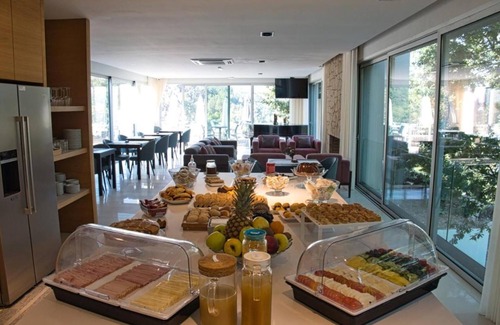 Vieira do Minho Apartment | Room 'King Deluxe - Oak Nature' with Shared Pool, Shared Terrace and Wi-Fi