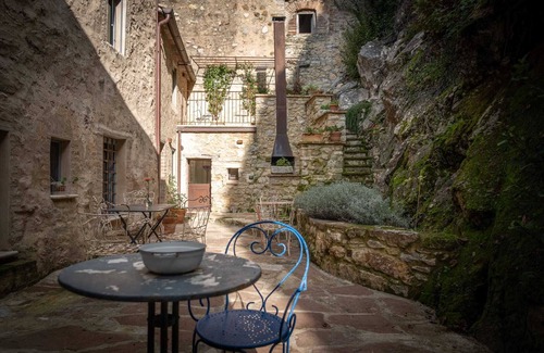 Campiglia d'Orcia Apartment | Room 'L'imbrunire - L'opificio' with Shared Garden, Wi-Fi and Air Conditioning