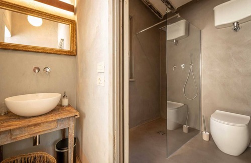 Campiglia d'Orcia Apartment | Room 'L'imbrunire - L'opificio' with Shared Garden, Wi-Fi and Air Conditioning