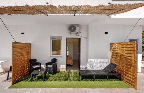 Capaccio-Paestum Apartment | Room 'La Fiesta' with Sea View, Wi-Fi and Air Conditioning