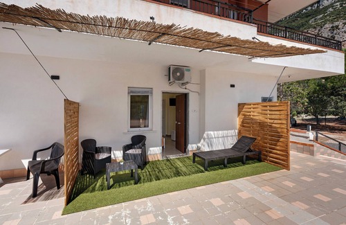 Capaccio-Paestum Apartment | Room 'La Fiesta' with Sea View, Wi-Fi and Air Conditioning