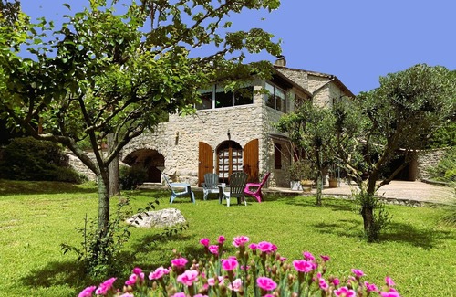 Saint Alban Auriolles Apartment | Room 'La Peireta-Romantique' with Shared Pool, Wi-Fi and Air Conditioning