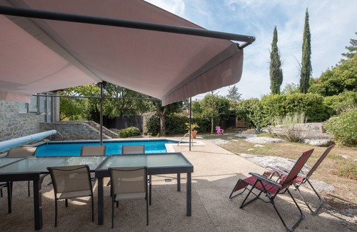 Saint Alban Auriolles Apartment | Room 'La Peireta' with Shared Pool, Wi-Fi and Air Conditioning