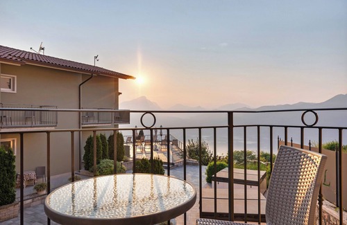 San Zeno di Montagna Apartment | Room 'Laguna Depandance Suite 1' with Shared Terrace, Wi-Fi and Air Conditioning