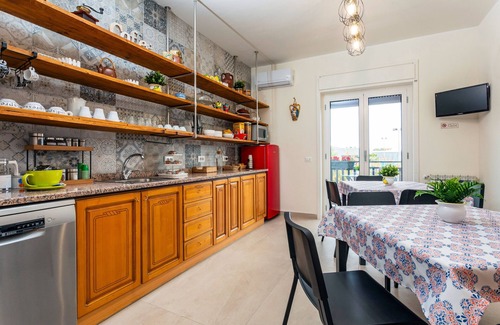 Misterbianco Bed & Breakfast | Room 'Limone' with Mountain View, Wi-Fi and Air Conditioning