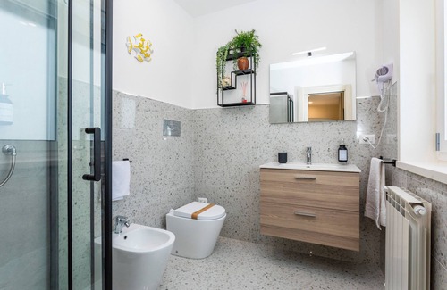 Misterbianco Bed & Breakfast | Room 'Limone' with Mountain View, Wi-Fi and Air Conditioning