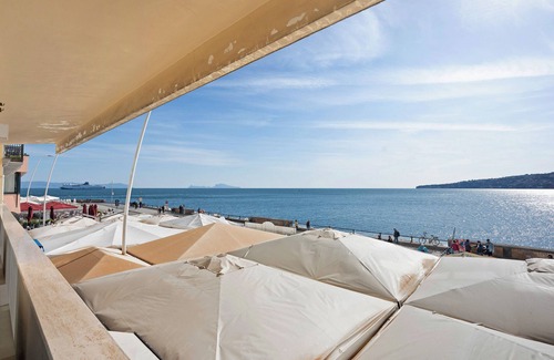 Chiaia Apartment | Room 'Luxury Seaview Con Jacuzzi' with Balcony, Wi-Fi and Air Conditioning