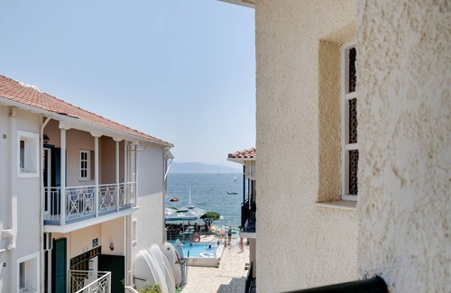Nikiana Apartment | Room 'M6 Room' with Shared Pool, Wi-Fi and Air Conditioning