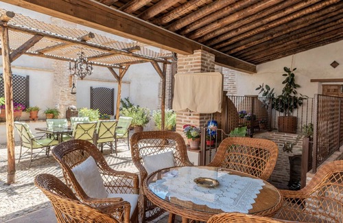 Noves Apartment | Room 'Mencía' with Shared Pool, Shared Terrace and Wi-Fi