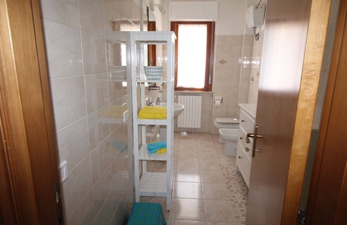 Ortona Apartment | Room 'Nadir' with Mountain View, Wi-Fi, and Air Conditioning